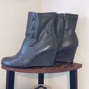 Aerosoles Grey Booties 7.5